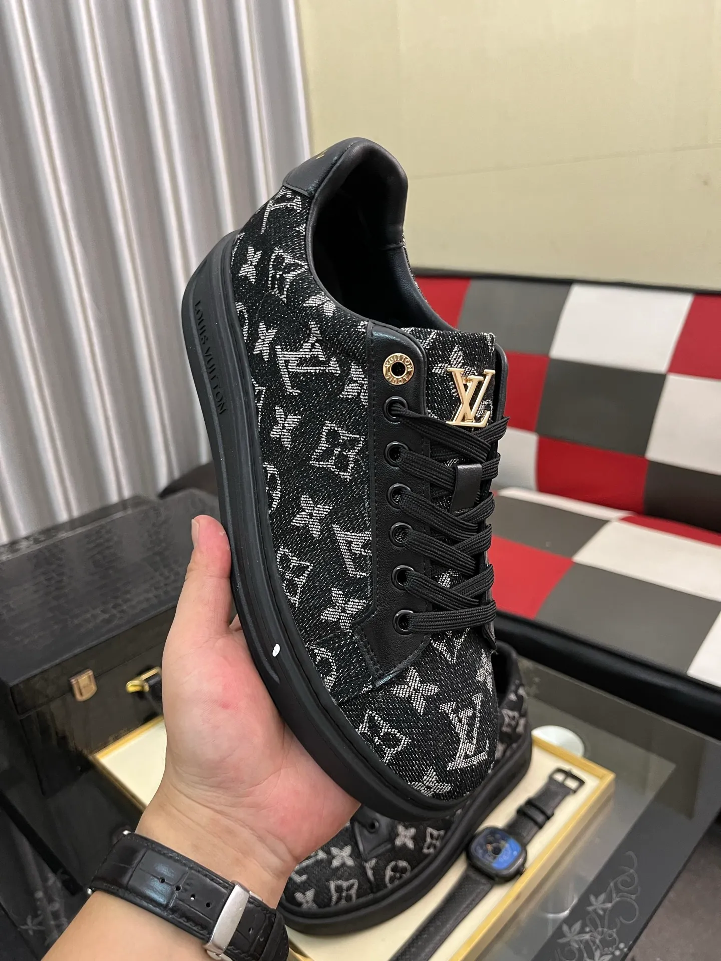 Men's shoes 💰400⌚️⌚️LV Louis Vuitton. The latest trendy casual shoes are popular in physical stores in sizes 38-44. New spring and summer comfortable imported custom original cowhide, unique jacquard fabric element design. Paired with sheepskin lining, Lv original bottom, [taiyang][taiyang] high-end packaging and high quality💪Details determine the quality, you can enter and leave the counter at will, welcome to compare🇮🇹